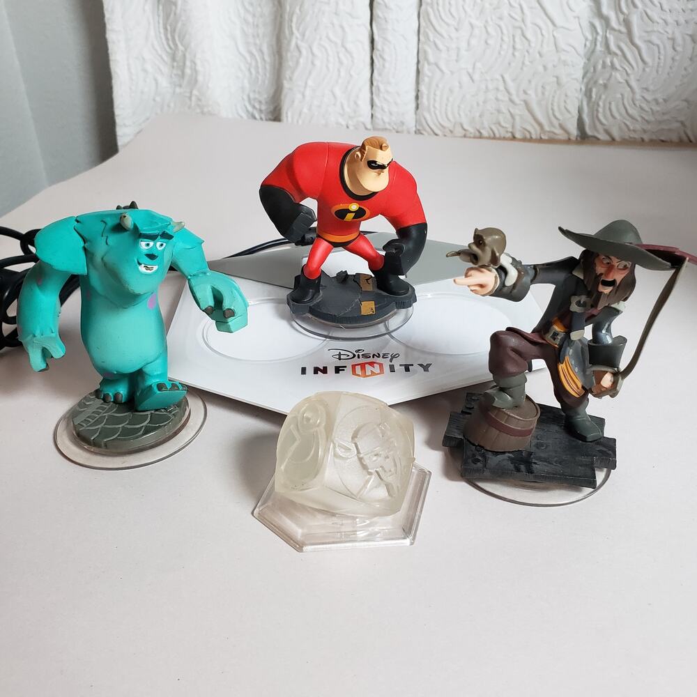 Disney Infinity Starter Pack Figures & Base Play Set Sully Mr. Incredible Pirate